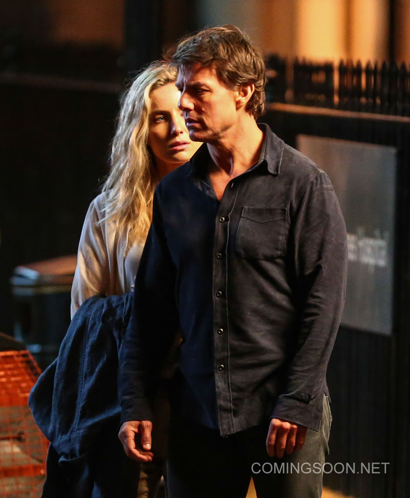 Tom Cruise and Annabelle Wallis film a scene for the movie "The Mummy' in Oxford Featuring: Tom Cruise, Annabelle Wallis Where: Oxford, United Kingdom When: 06 Apr 2016 Credit: WENN.com