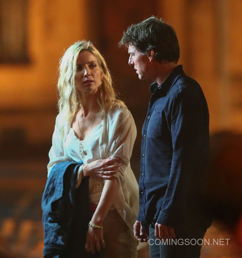Tom Cruise and Annabelle Wallis film a scene for the movie "The Mummy' in Oxford Featuring: Tom Cruise, Annabelle Wallis Where: Oxford, United Kingdom When: 06 Apr 2016 Credit: WENN.com
