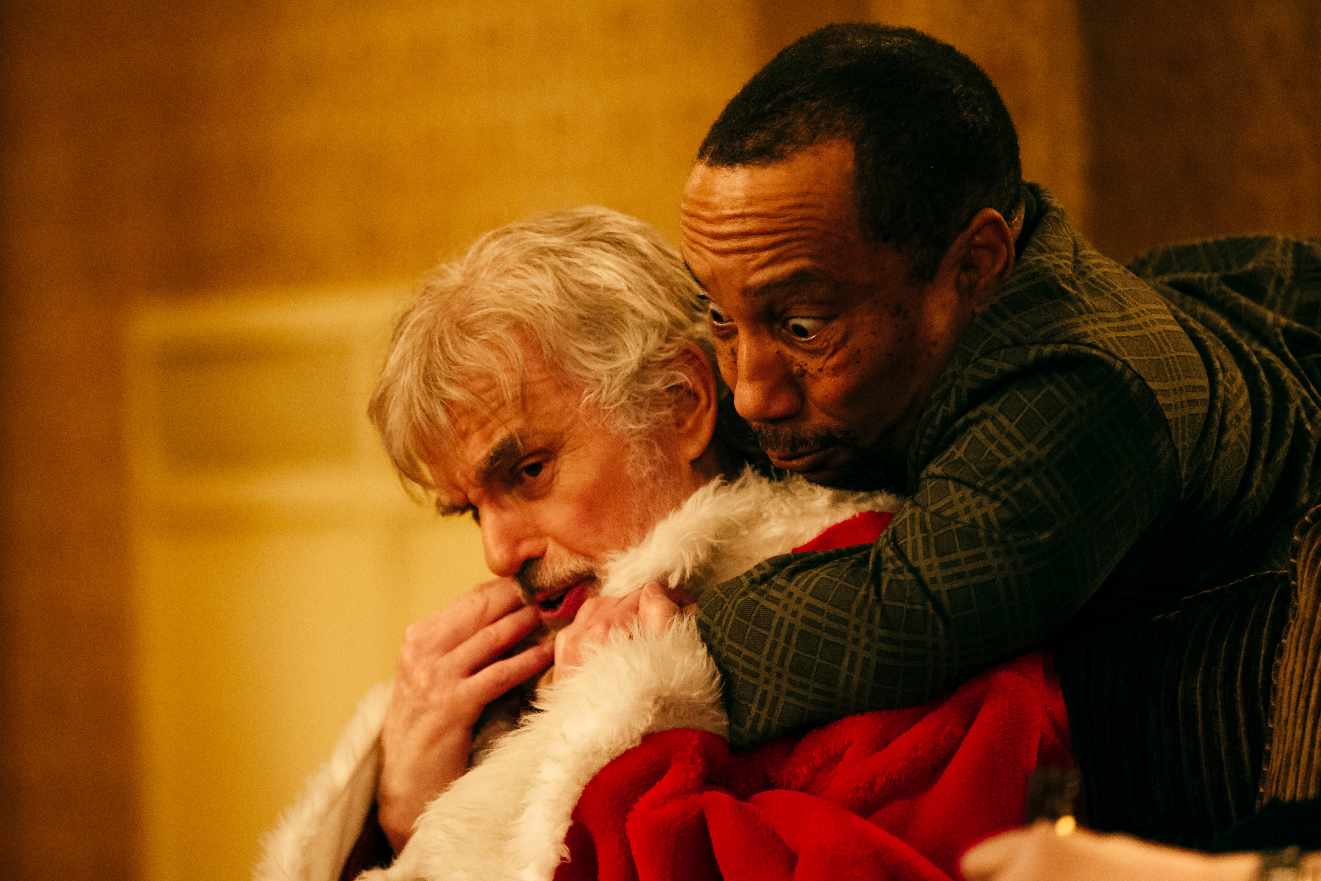BS2-17603_CROP (l-r) Billy Bob Thornton stars as Willie Soke and Tony Cox as Marcus Skidmore in BAD SANTA 2, a Broad Green Pictures release. Credit: Jan Thijs / Broad Green Pictures