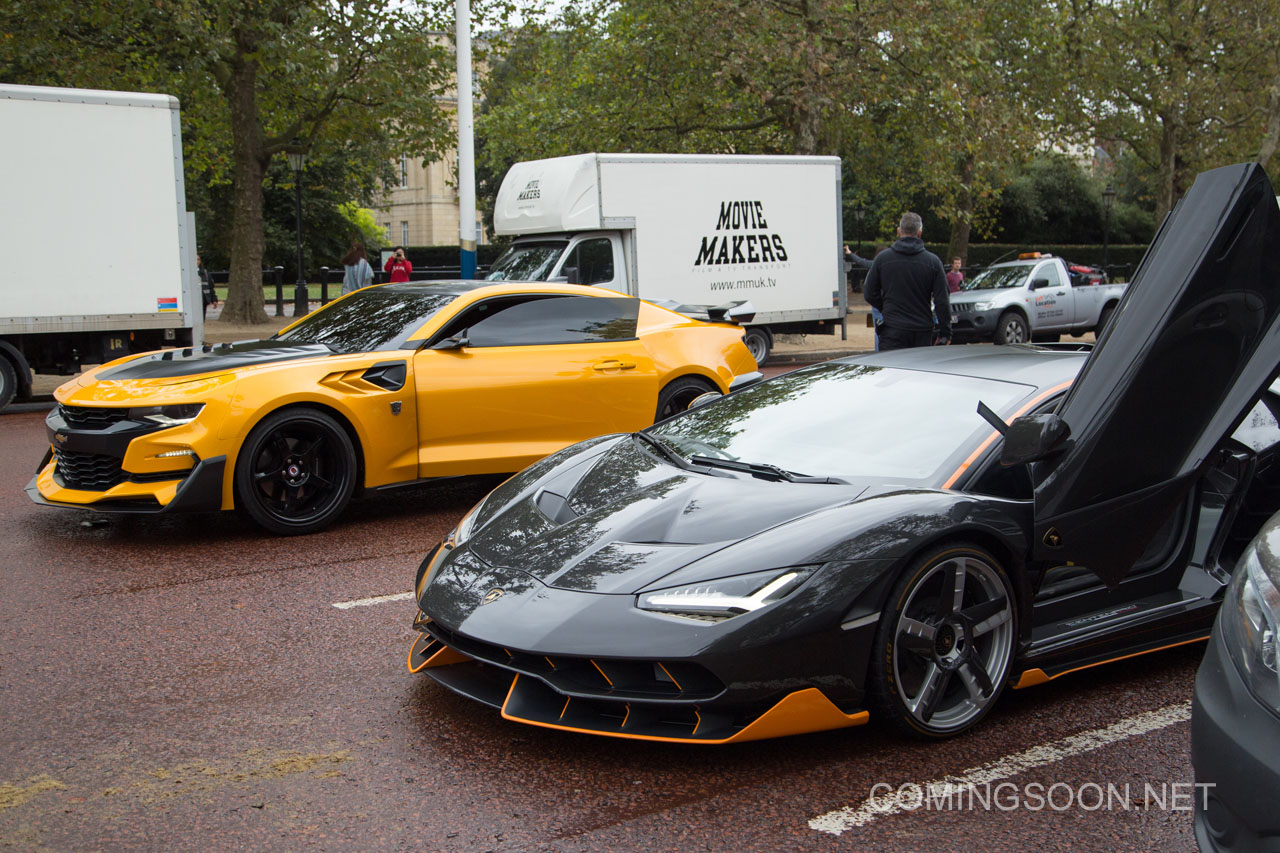Filming scenes of 'Transformers: The Last Knight' outside of Buckingham Palace. Featuring: Atmosphere Where: London, United Kingdom When: 25 Sep 2016 Credit: WENN.com